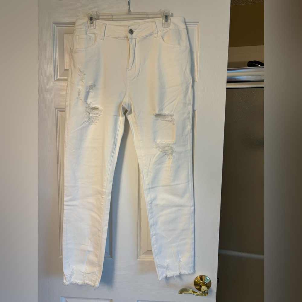 New without tags. Women's Distressed White Jeans. Size 10.